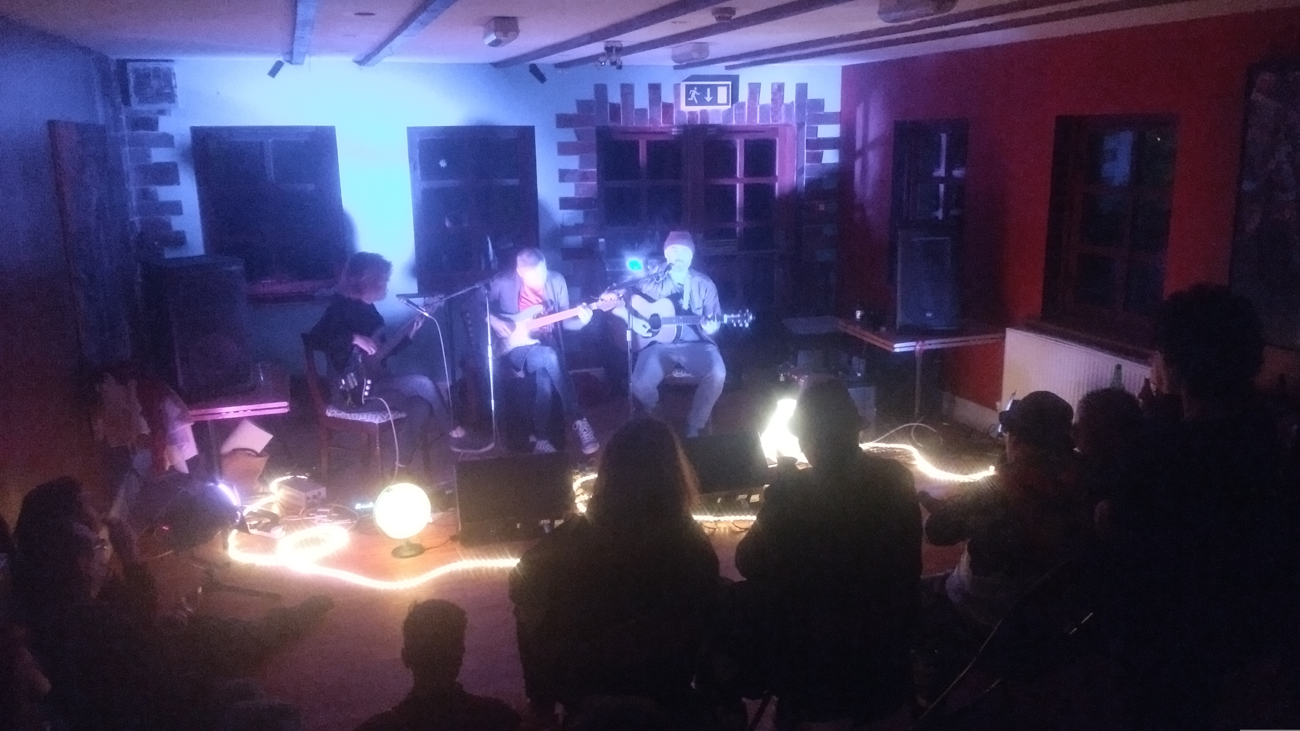 IMG_20190405_205807132_BURST000_COVER_TOP